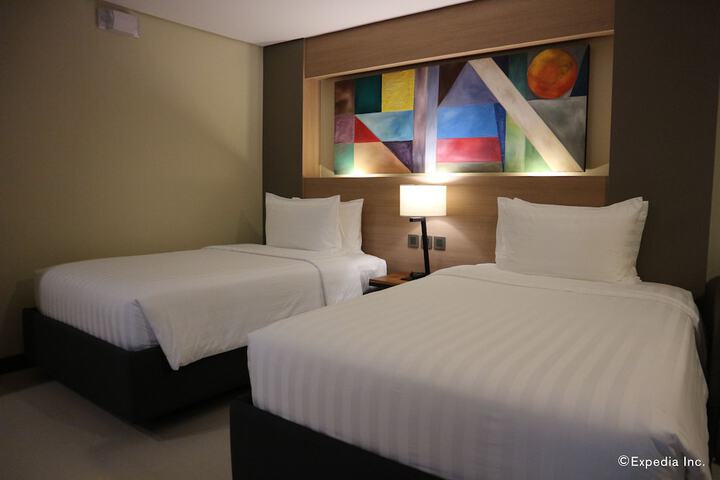 Room 5 of 76