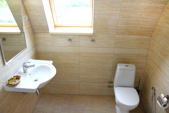 Room 27 of 43