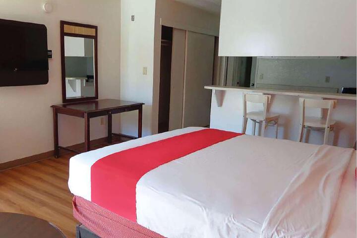 2 Queen Beds (7 of 14)