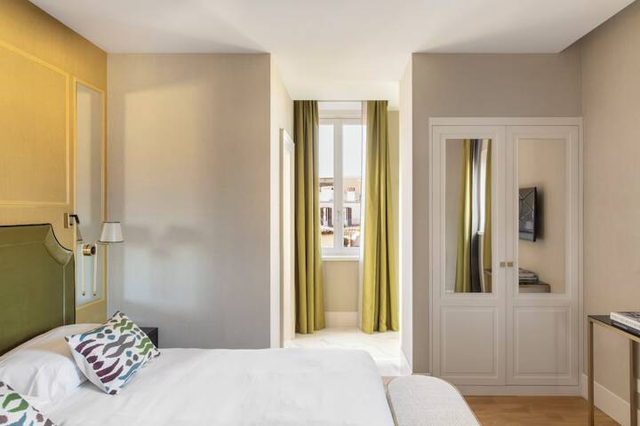Room 44 of 162