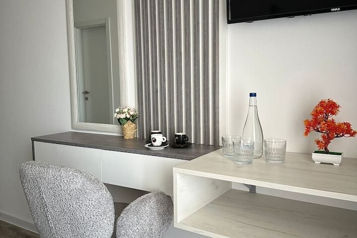 Room 7 of 51