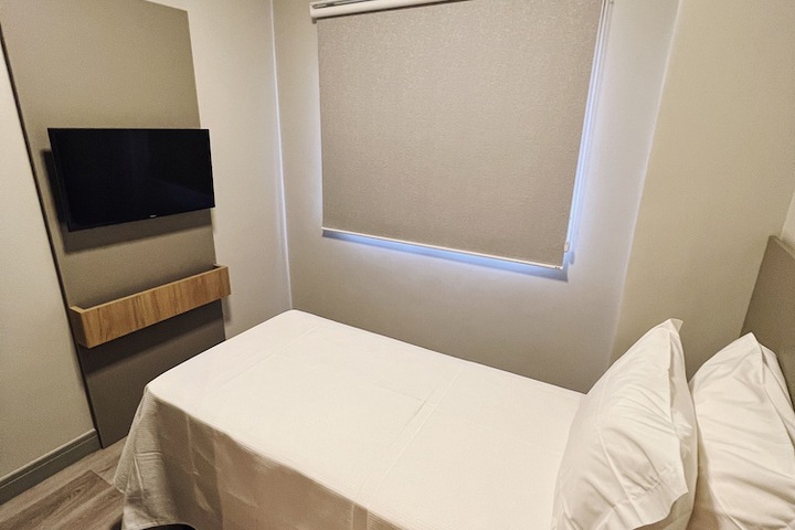 Room 9 of 26