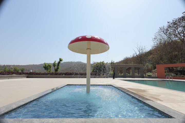 Pool 32 of 77