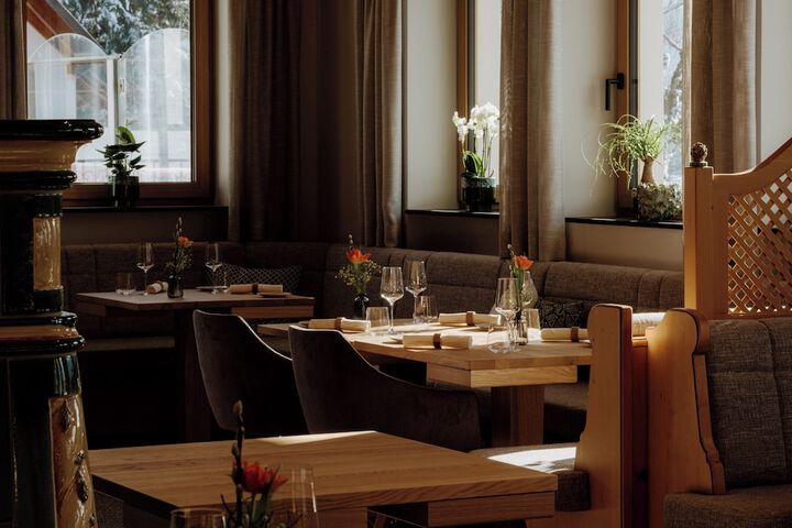 Dining 55 of 65