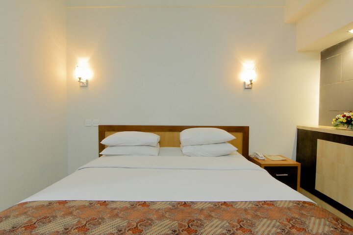 Room 9 of 33