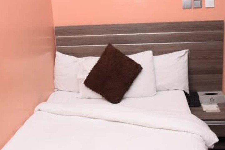 Room 7 of 19