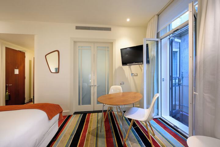 Room 21 of 68