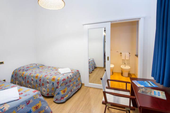 Room 40 of 178