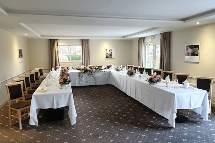 Ballroom/Hall 36 of 46