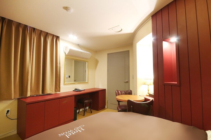 Room 11 of 127