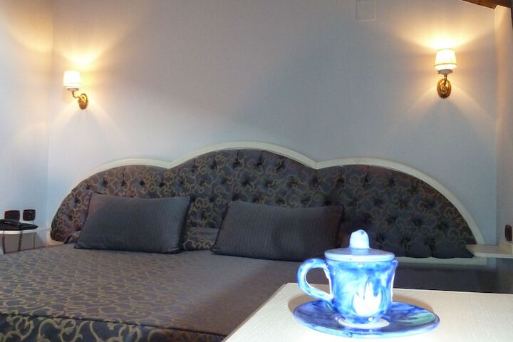 Room 10 of 38