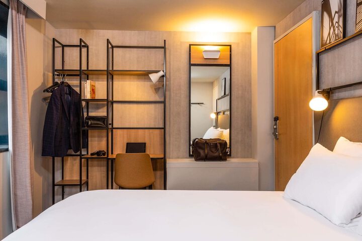 Room 12 of 89