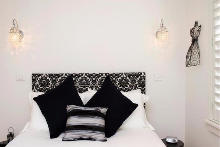 Room 1 of 5