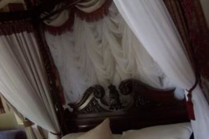 Room 6 of 19