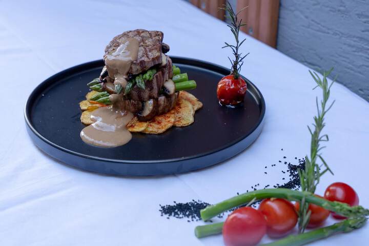 Dining 100 of 128