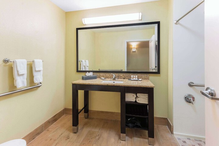Room 28 of 45