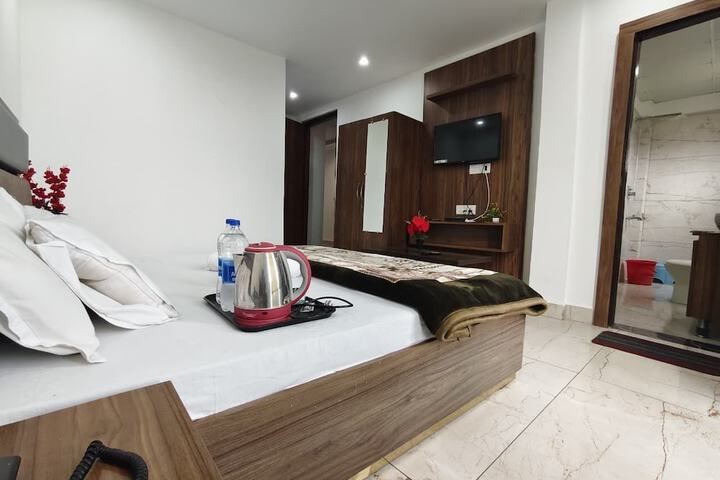 Room 6 of 23