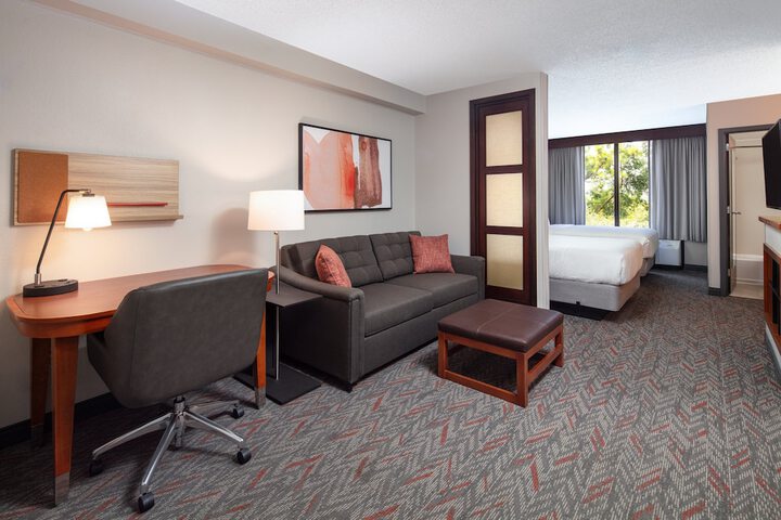 1 King Bed (4 of 8)