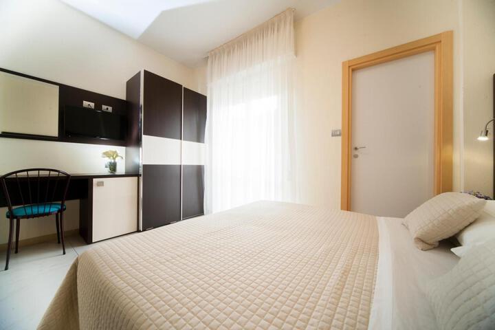 Room 25 of 36