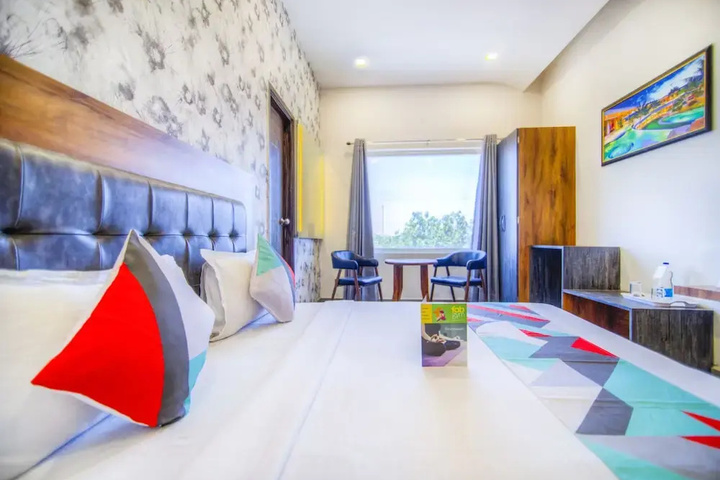 Room 2 of 10