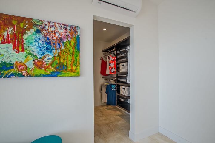 Room 6 of 89