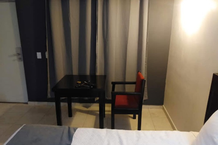 Room 10 of 27