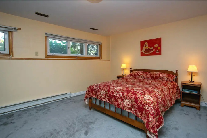 Room 4 of 12