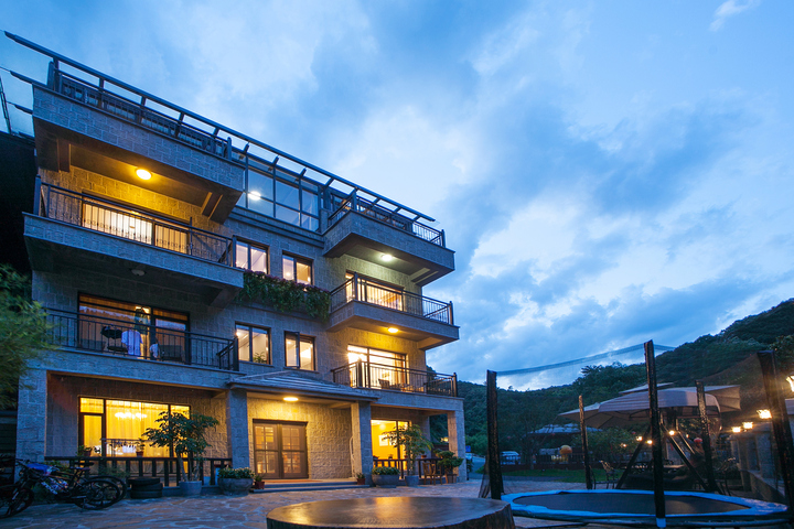 Qinyuan Shanju Private Garden Holiday Villa