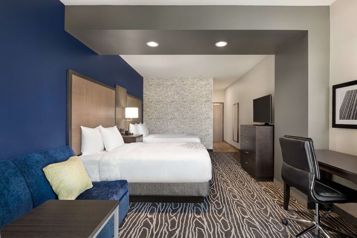 2 Queen Beds (3 of 22)