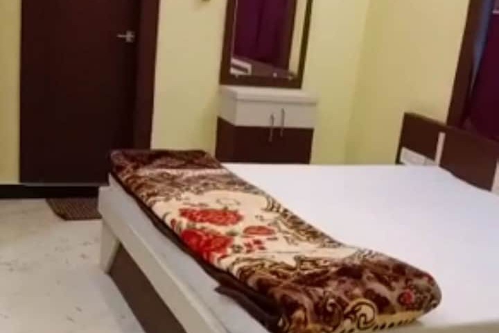 Room 4 of 14