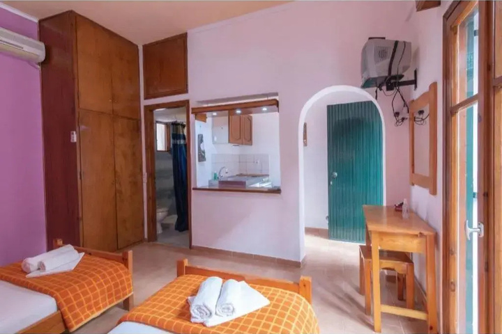 Room 5 of 13