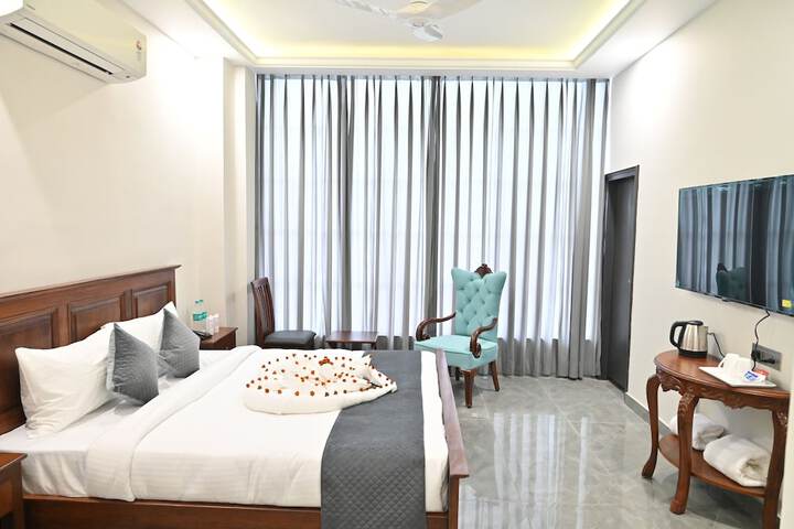 Room 6 of 14
