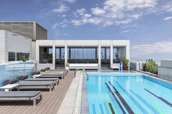 Hotel with Pool