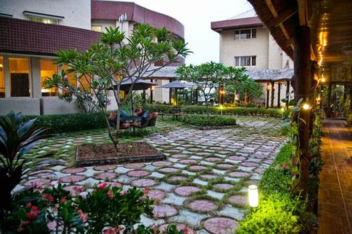Hotel Exterior 42 of 43