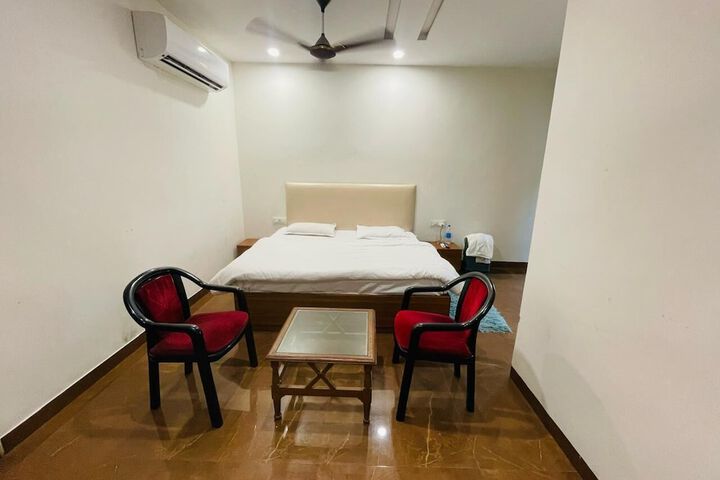 Room 10 of 31