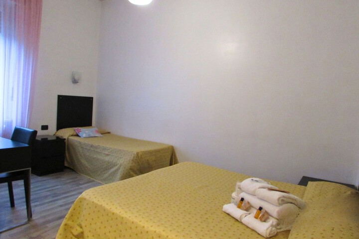 Room 4 of 27