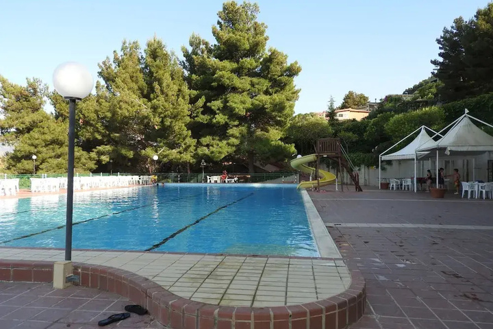 Pool 9 of 17