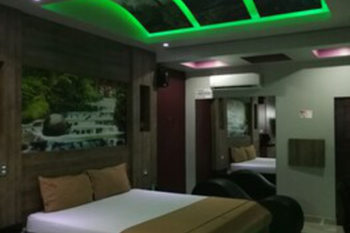 Room 43 of 78