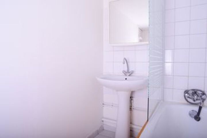 Room 4 of 20
