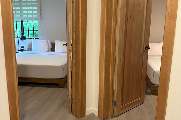 Room 4 of 44