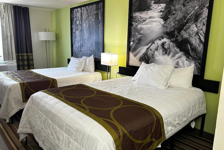 Room 17 of 27