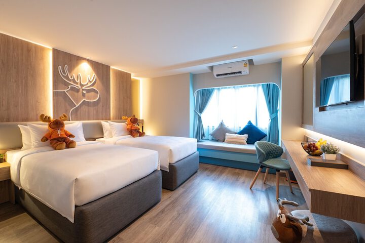 Room 33 of 136