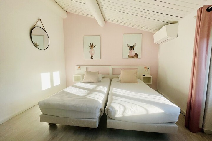Room 4 of 34