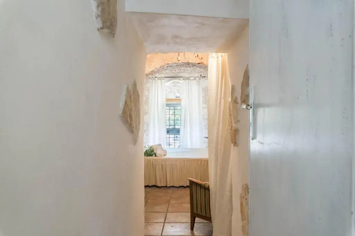 Room 2 of 21