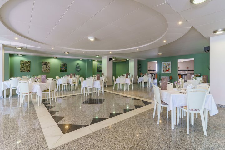 Dining 98 of 156