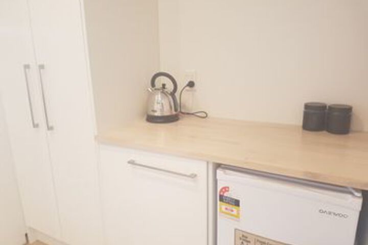 Room 6 of 16