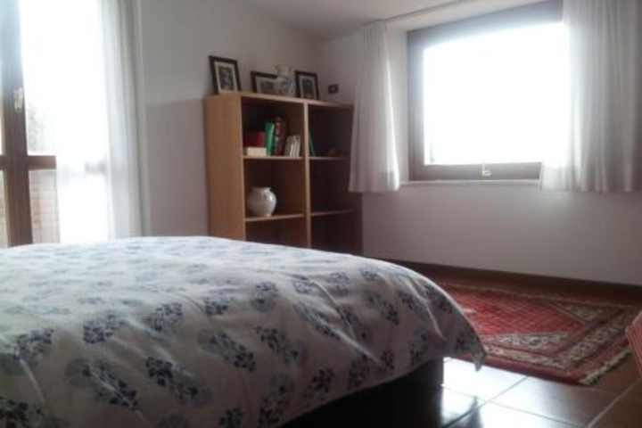 Room 2 of 10