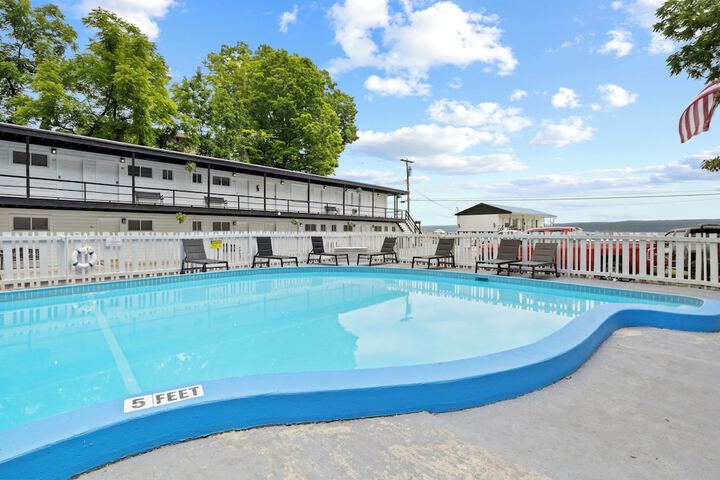 Pool 116 of 124