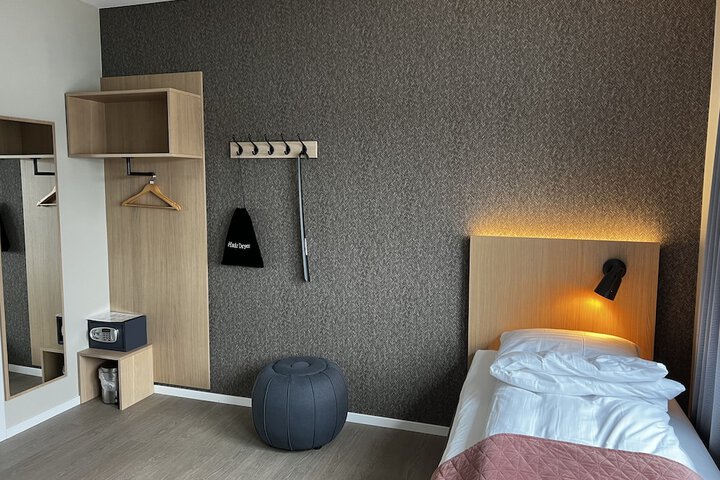 Room 19 of 64