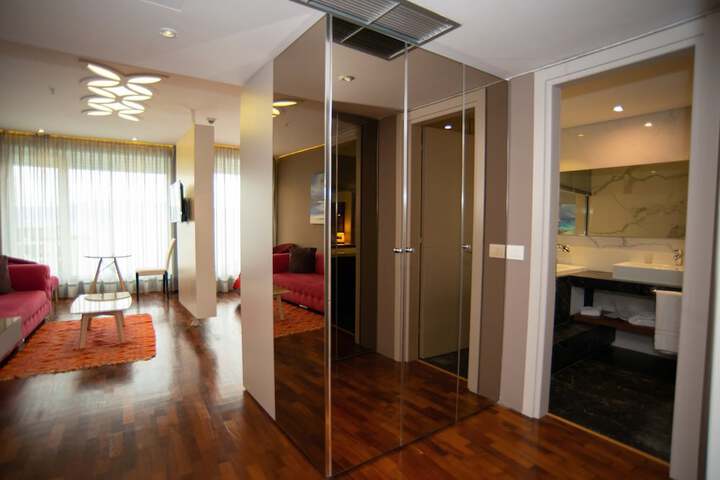 Room 128 of 253